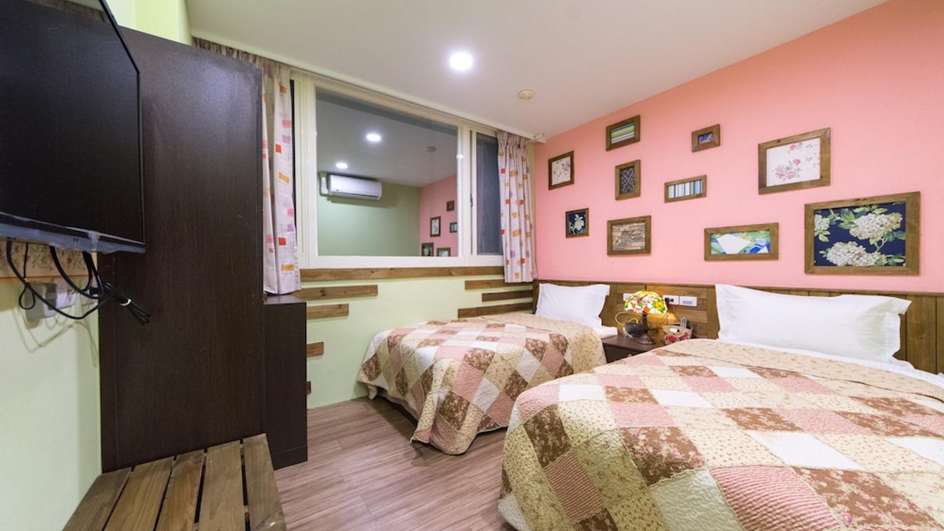 Sunrise Champs Hostel