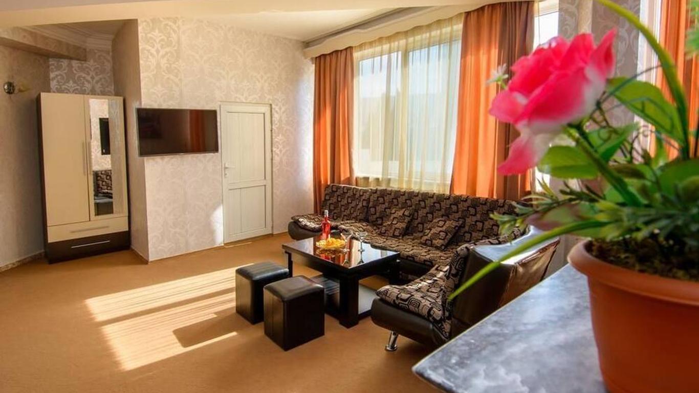 Silk Road Hotel