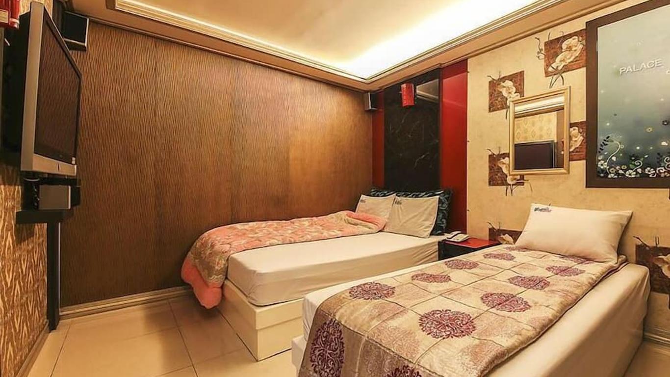 Palace Motel