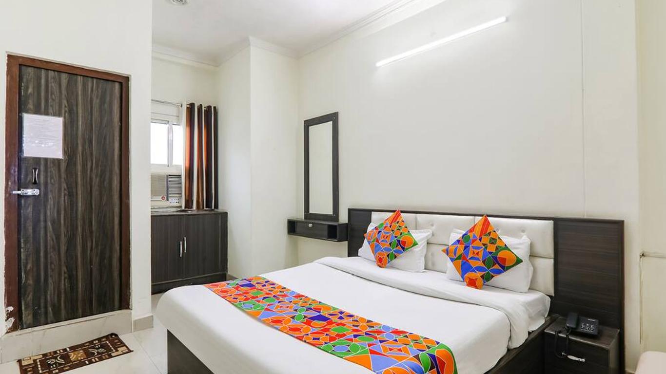 OYO 4998 Sara Residency