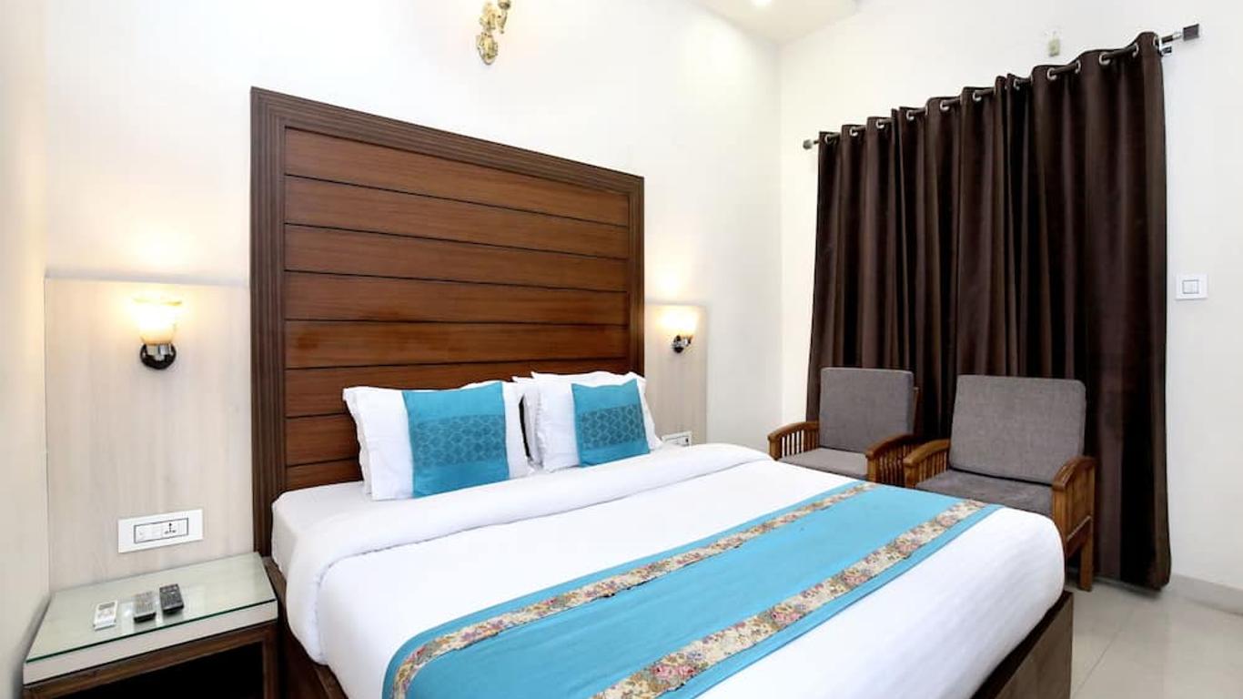 OYO 8954 Hotel Joy