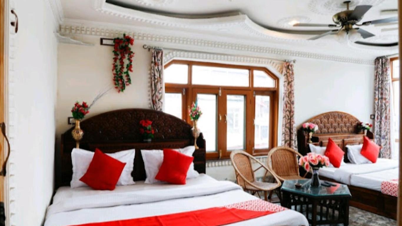 Goroomgo Rooma Srinagar
