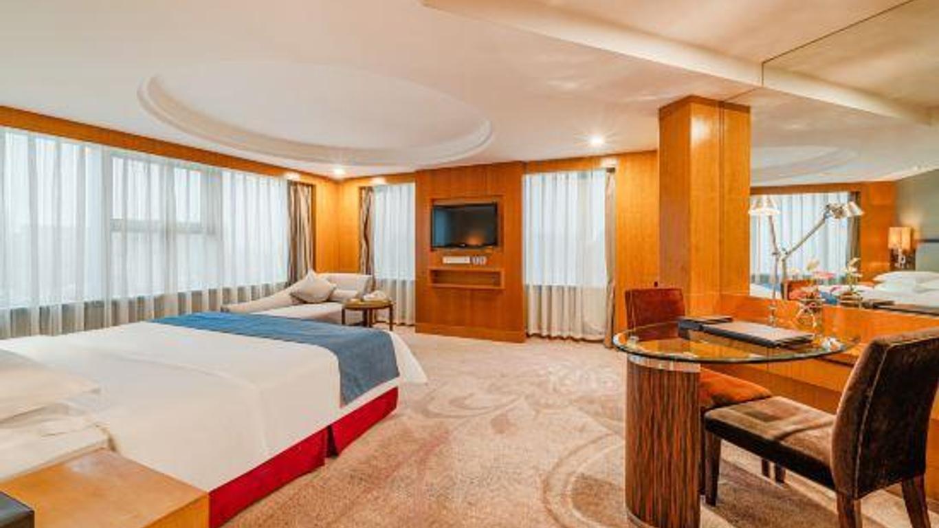 Aile Crown Holiday Hotel