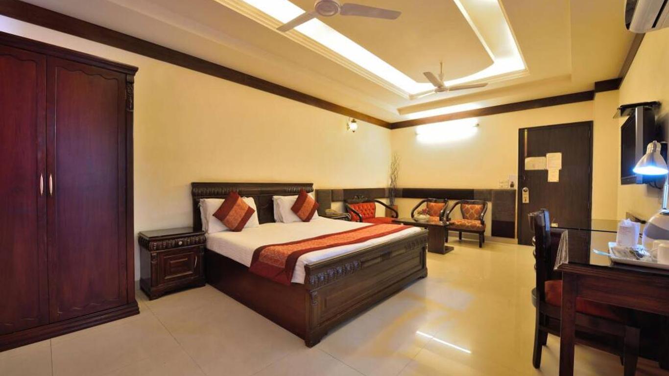 OYO 9761 Hotel Clark Heights