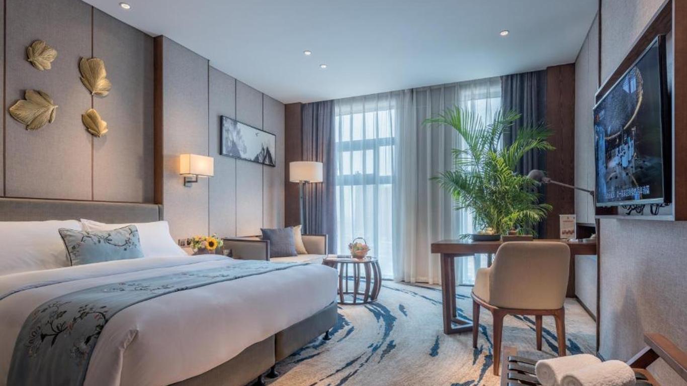 Yannian Plaza Hotel