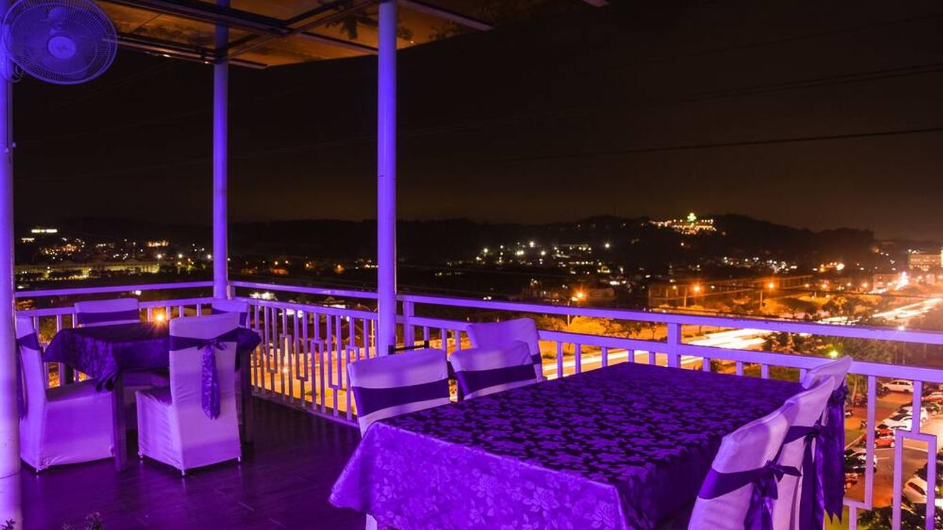 Green Rose Hotel