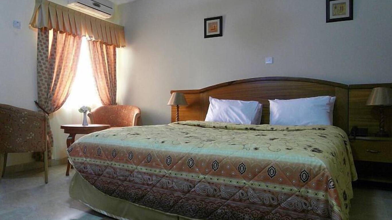 Rayporsh Hotel