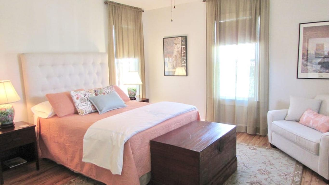Alyssa House Bed & Breakfast