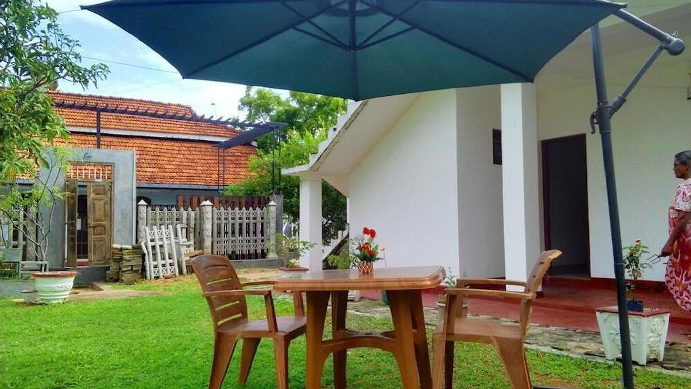 Randi Guest House - Mirissa Beach
