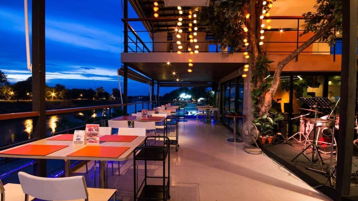 Dragon River Avenue Hotel