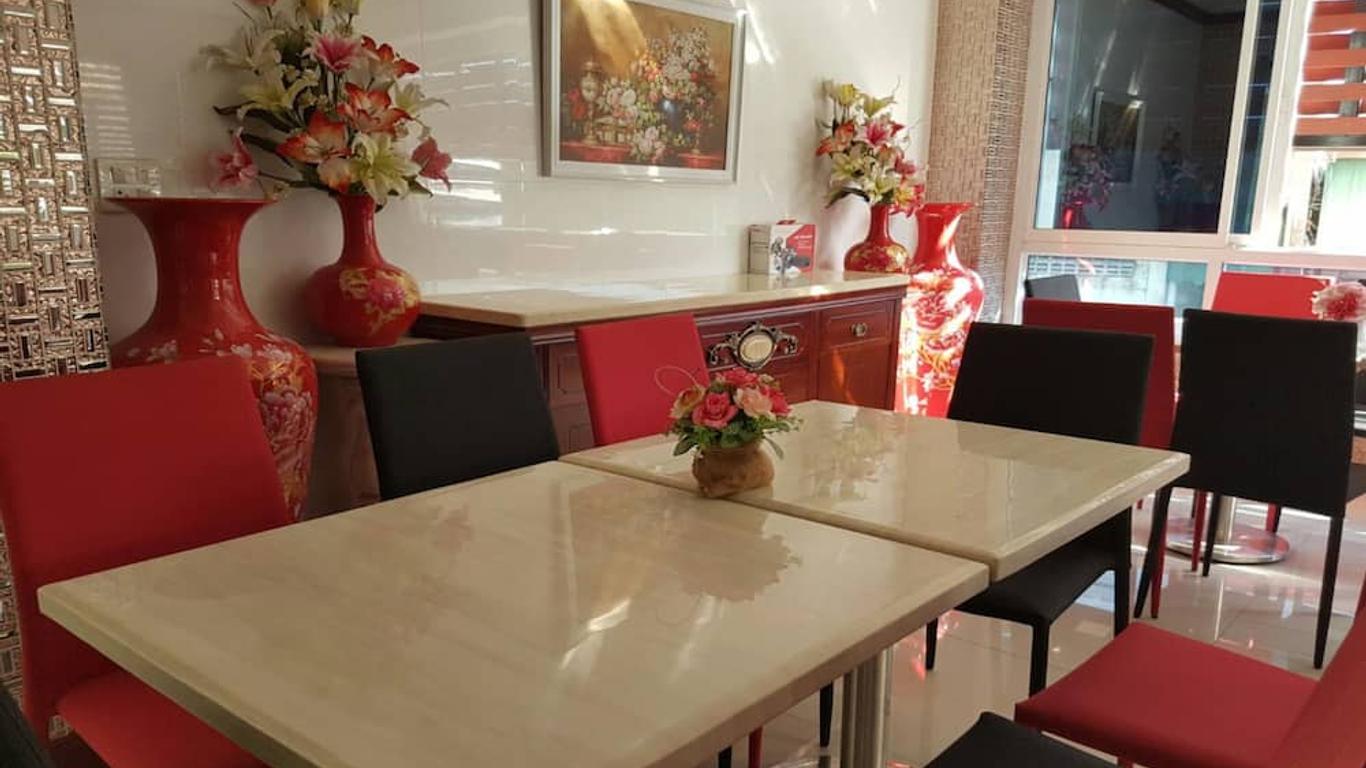 V-House Hotel