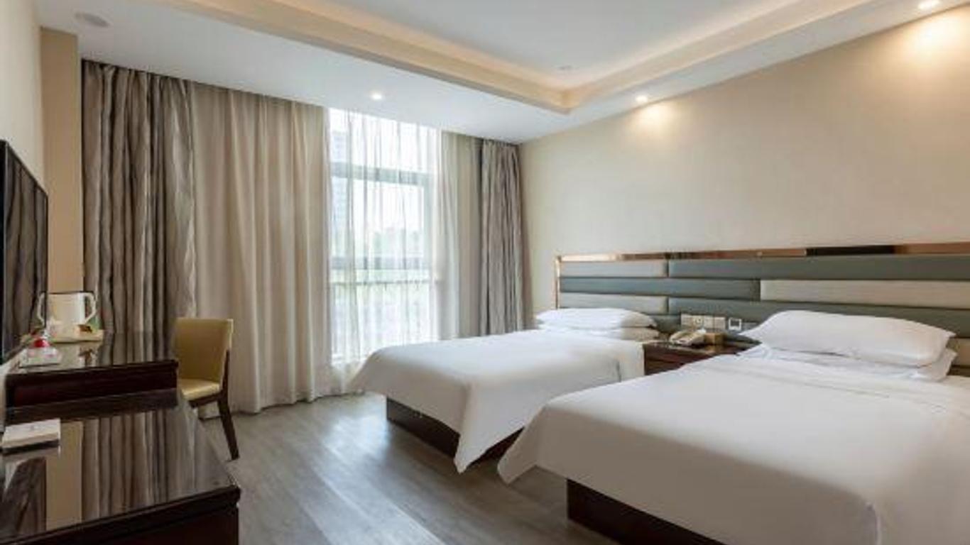 Vienna 3 Best Hotel (Nanjing Hongyang Plaza Chengxian College Metro Station Branch)