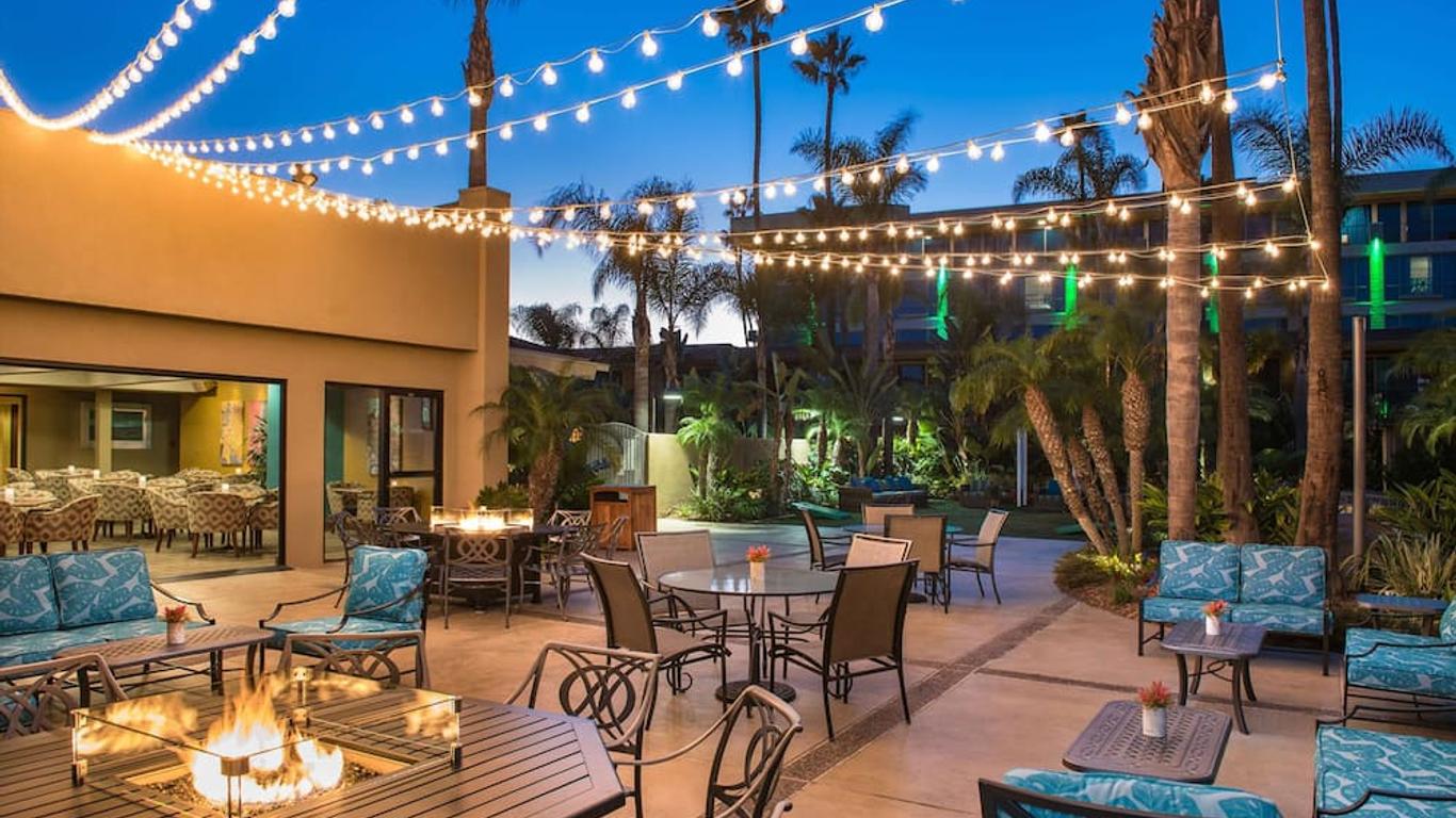 DoubleTree by Hilton San Diego Bayside