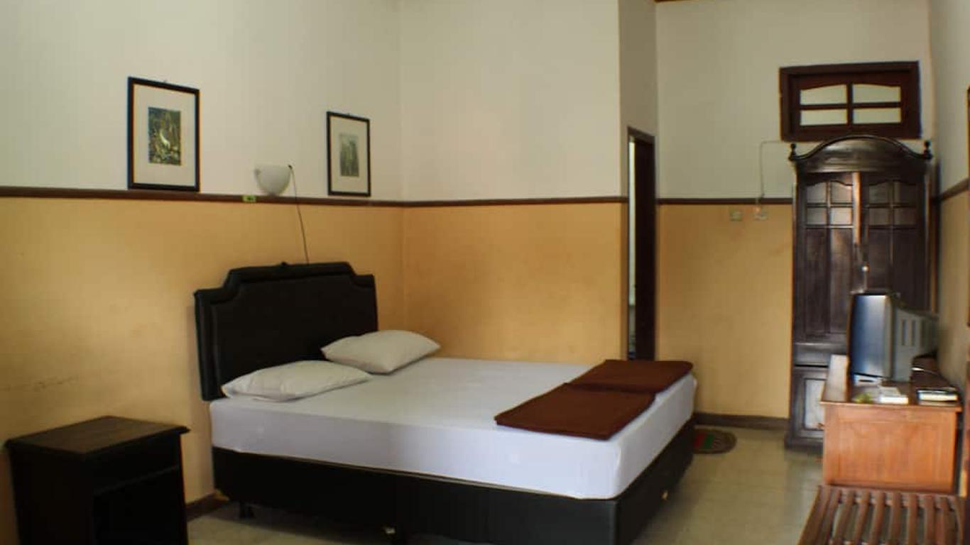 Ananda Hotel