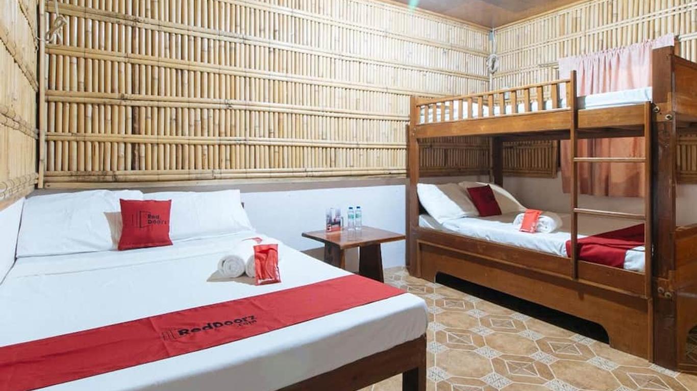 RedDoorz Hostel @ Megans Paradisio Beach Resort