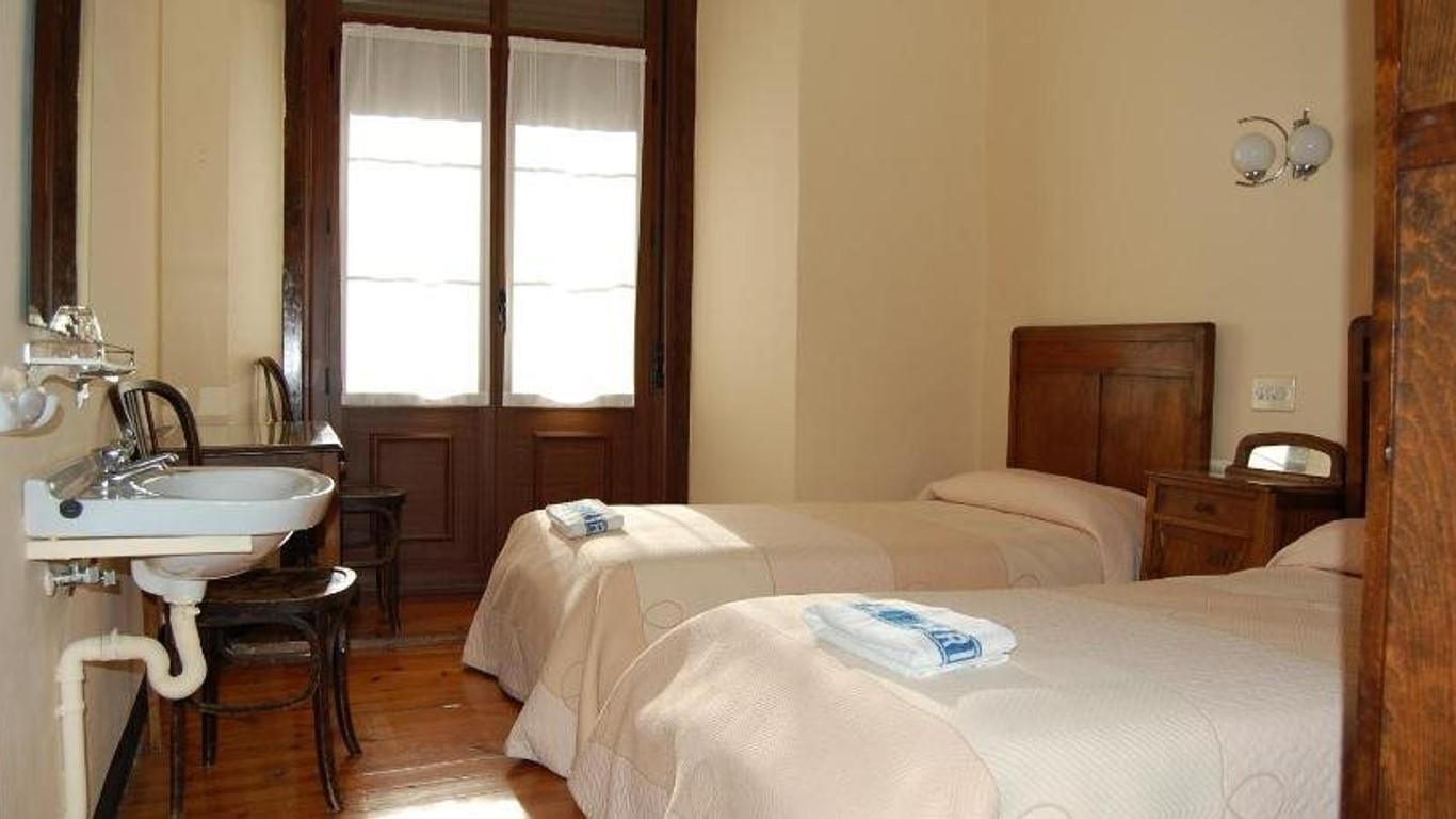 Hostal Paris