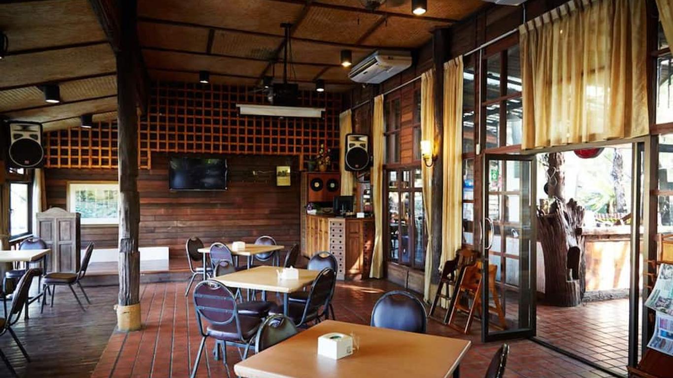 Country Lake View Hotel