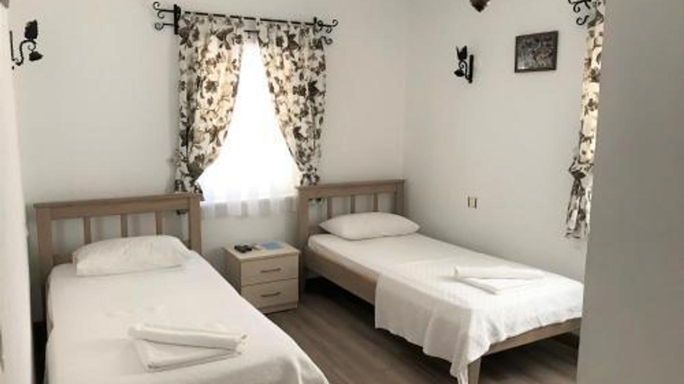 Ada Hotel