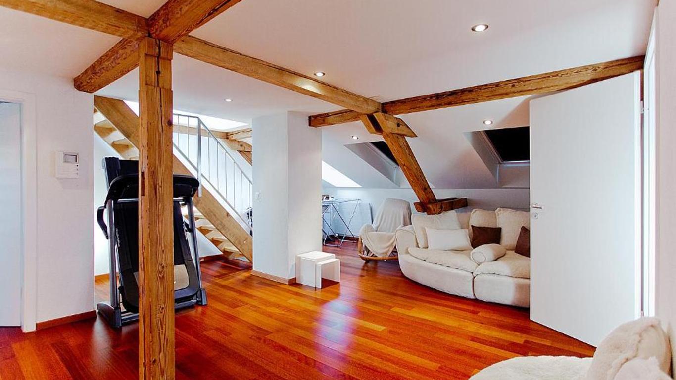 Presidental Suite Apartment by Livingdowntown