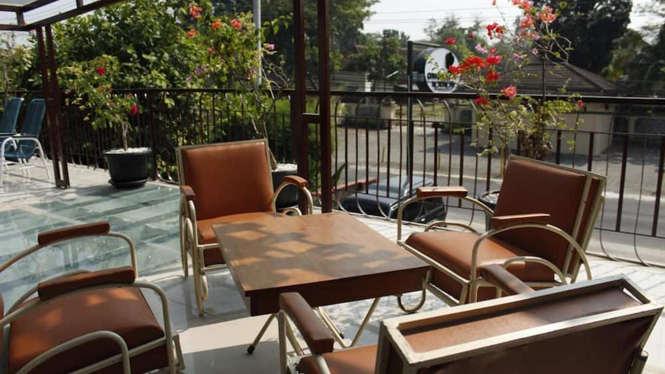 Omah Njonja Bed & Brasserie