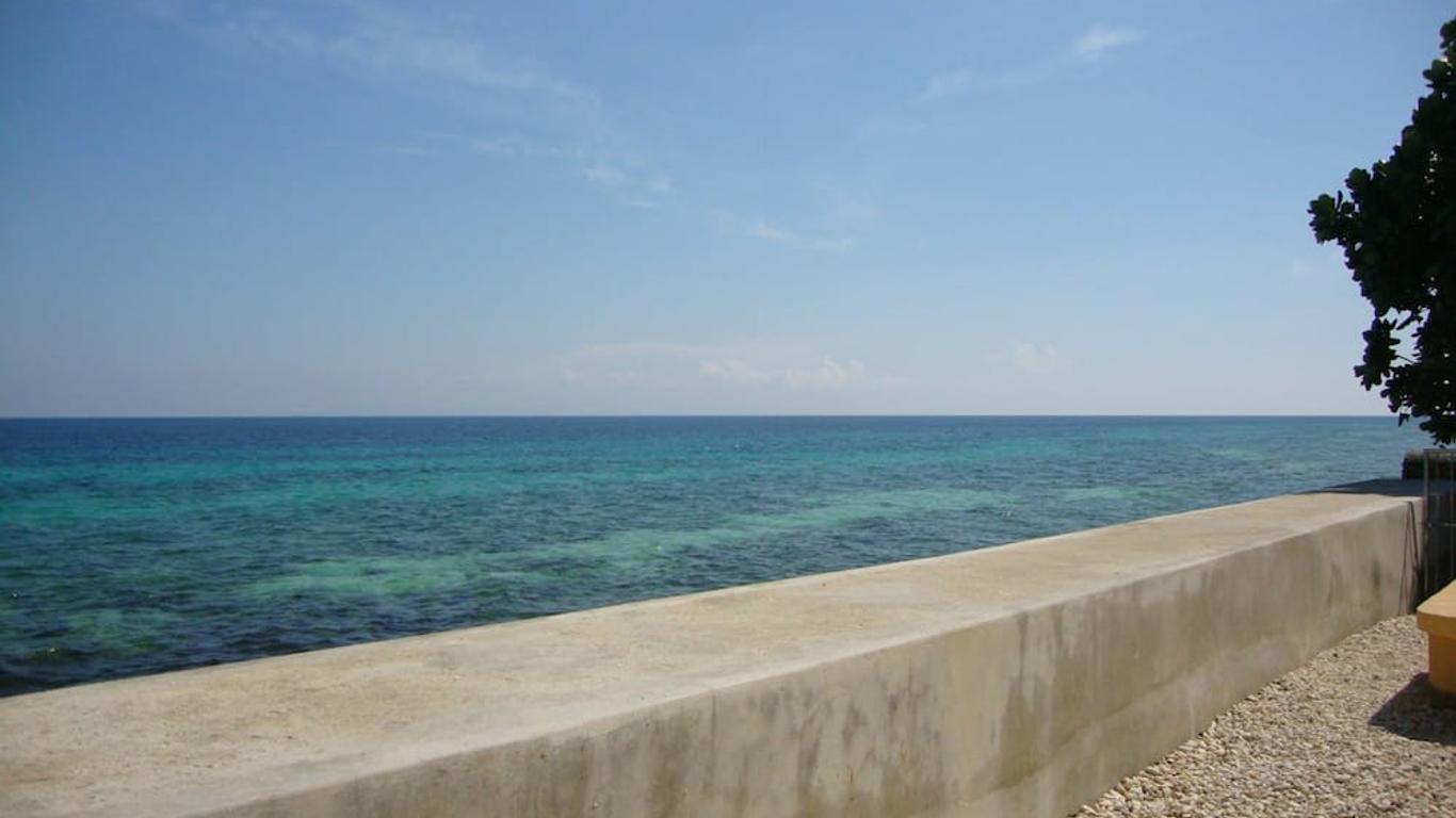 Luzmin BH - Beachfront Cottages