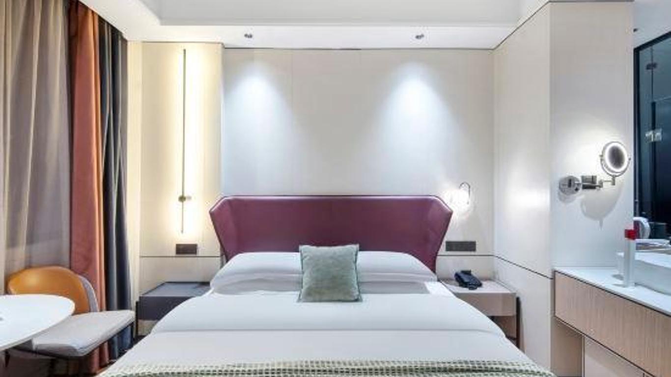 Yiwu Qingtao E-sports Hotel