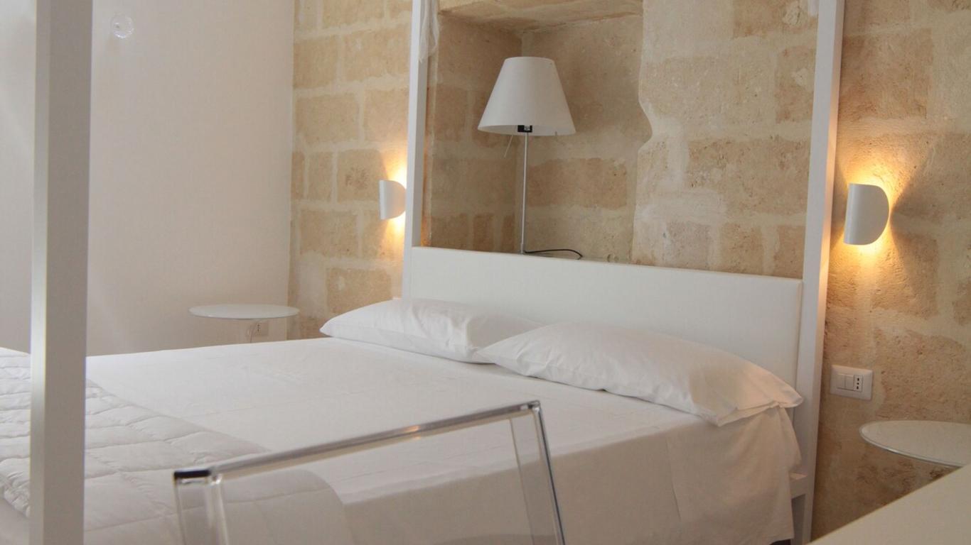 Lamia Room Rentals