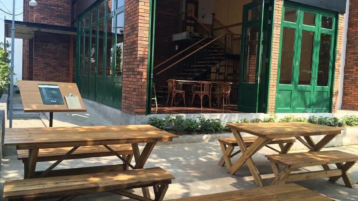 Oliver's Hostelry