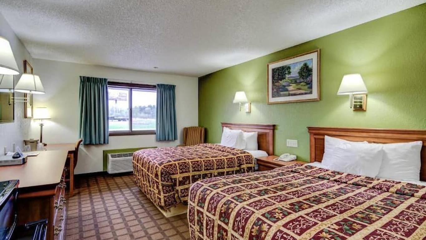 Bloomer Inn & Suites