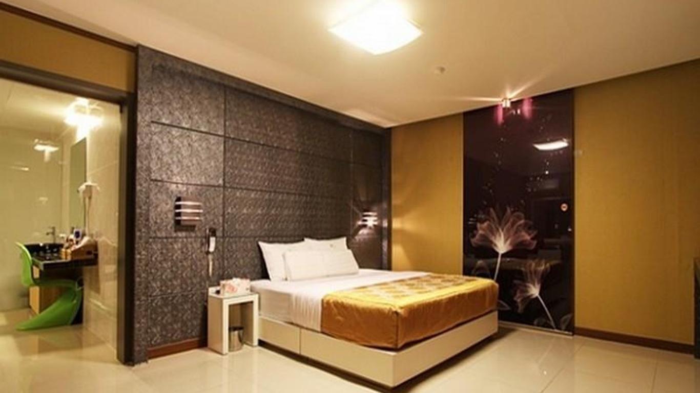 Hotel Nyxfox