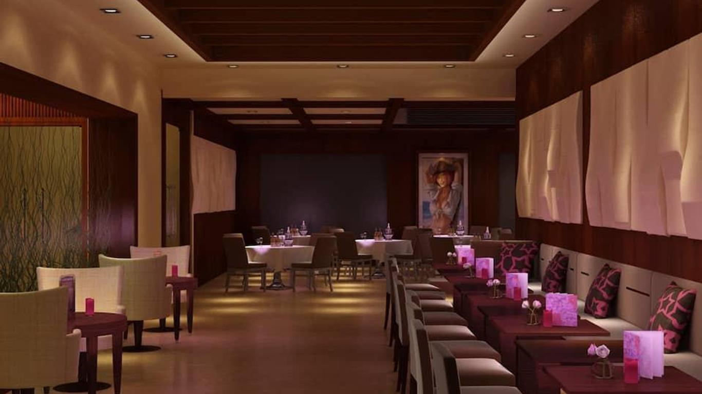 Una Smart Radiant Plaza Hotel