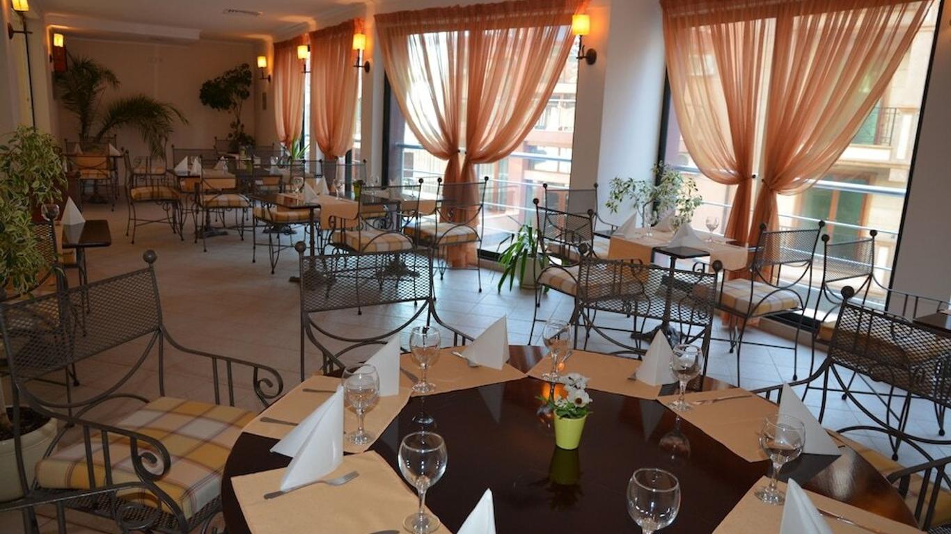 Amon Ra Hotel