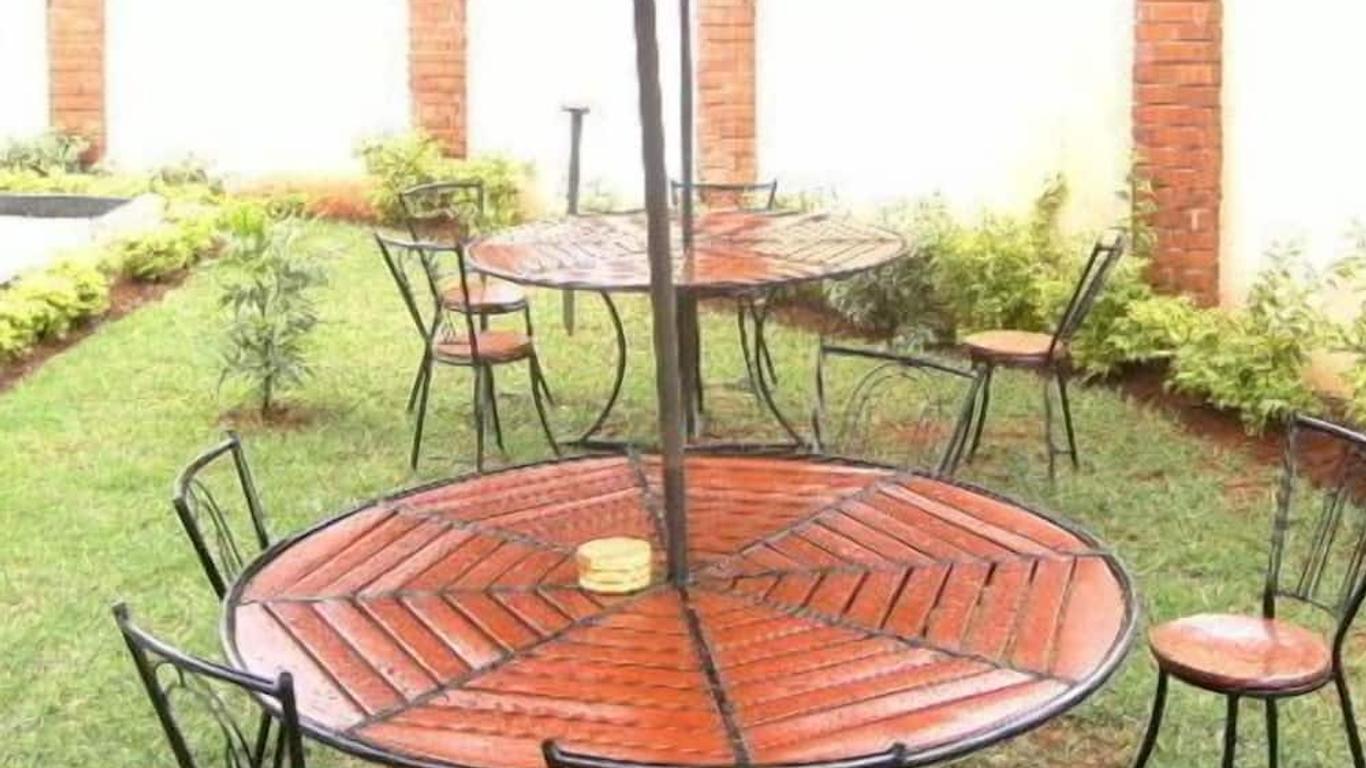 Fahari Guest House