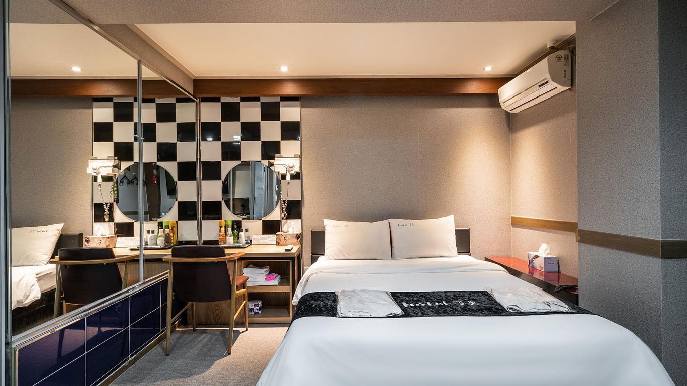 Jang An Hotel Star Wall