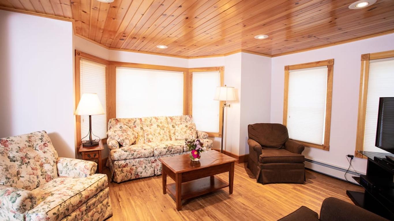 Blue Hill Lodge