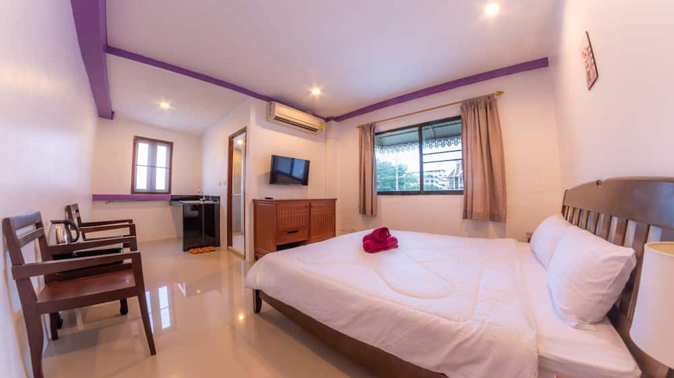 Enrico Hostel Patong