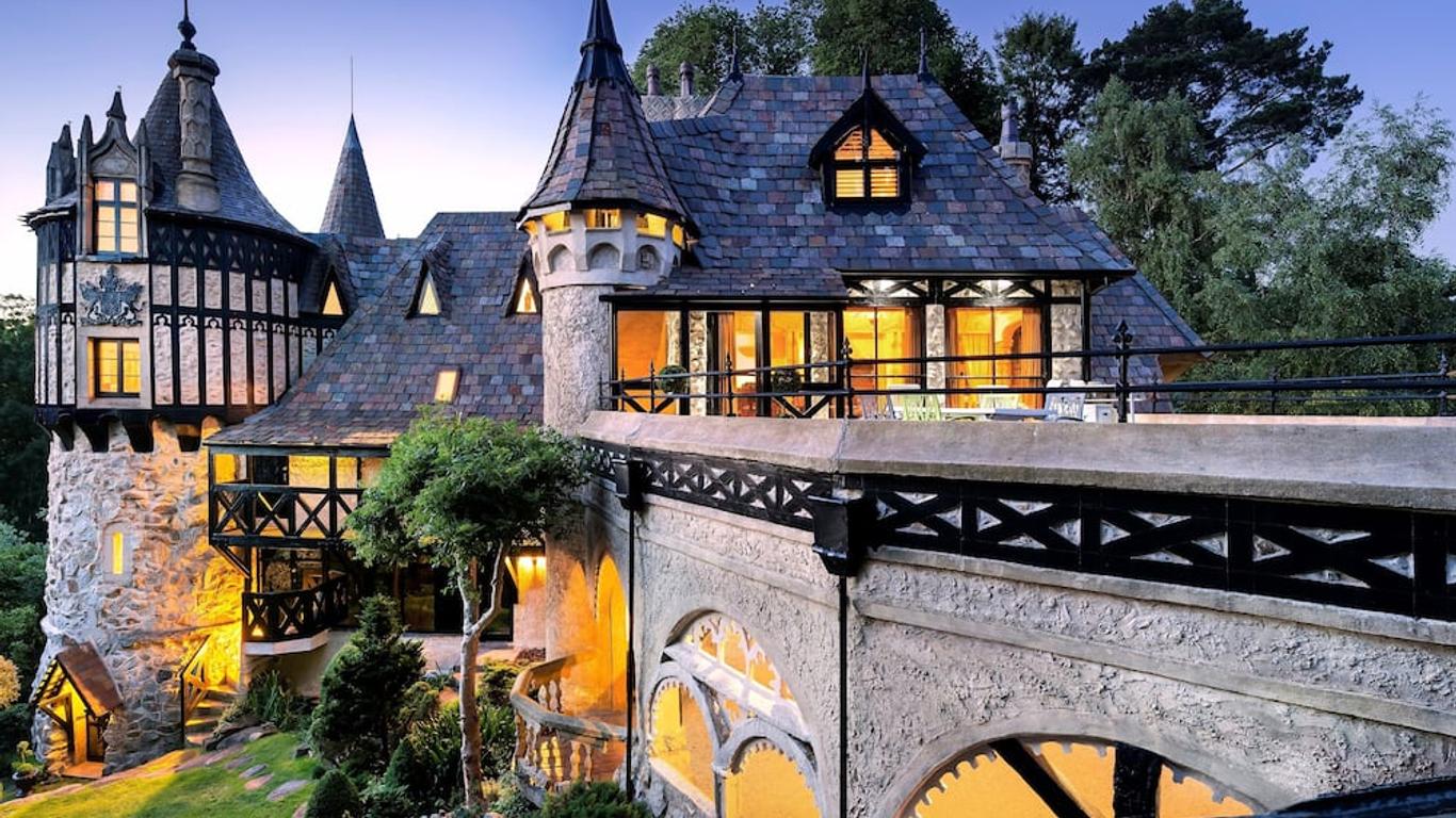 Thorngrove Manor