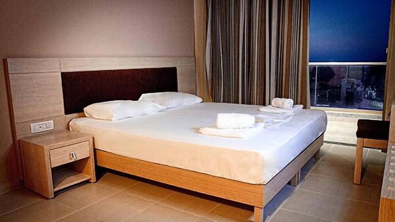 Crystal Bay Hotel