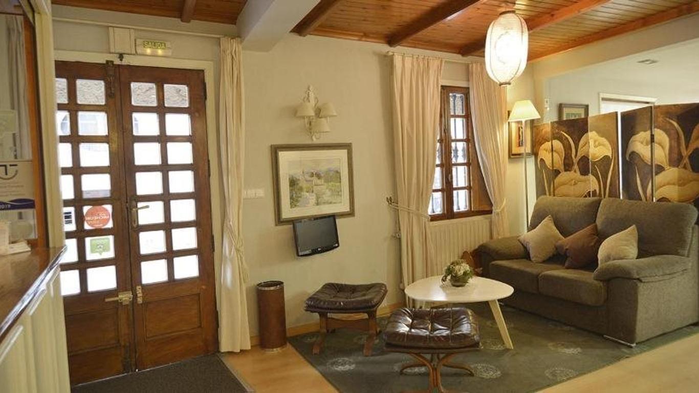 Hotel Tres Carabelas