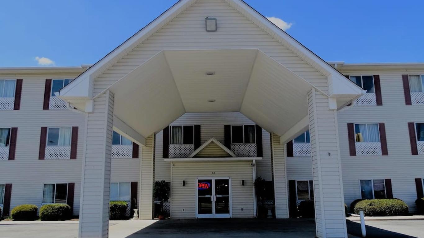Oak Tree Inn & Suites