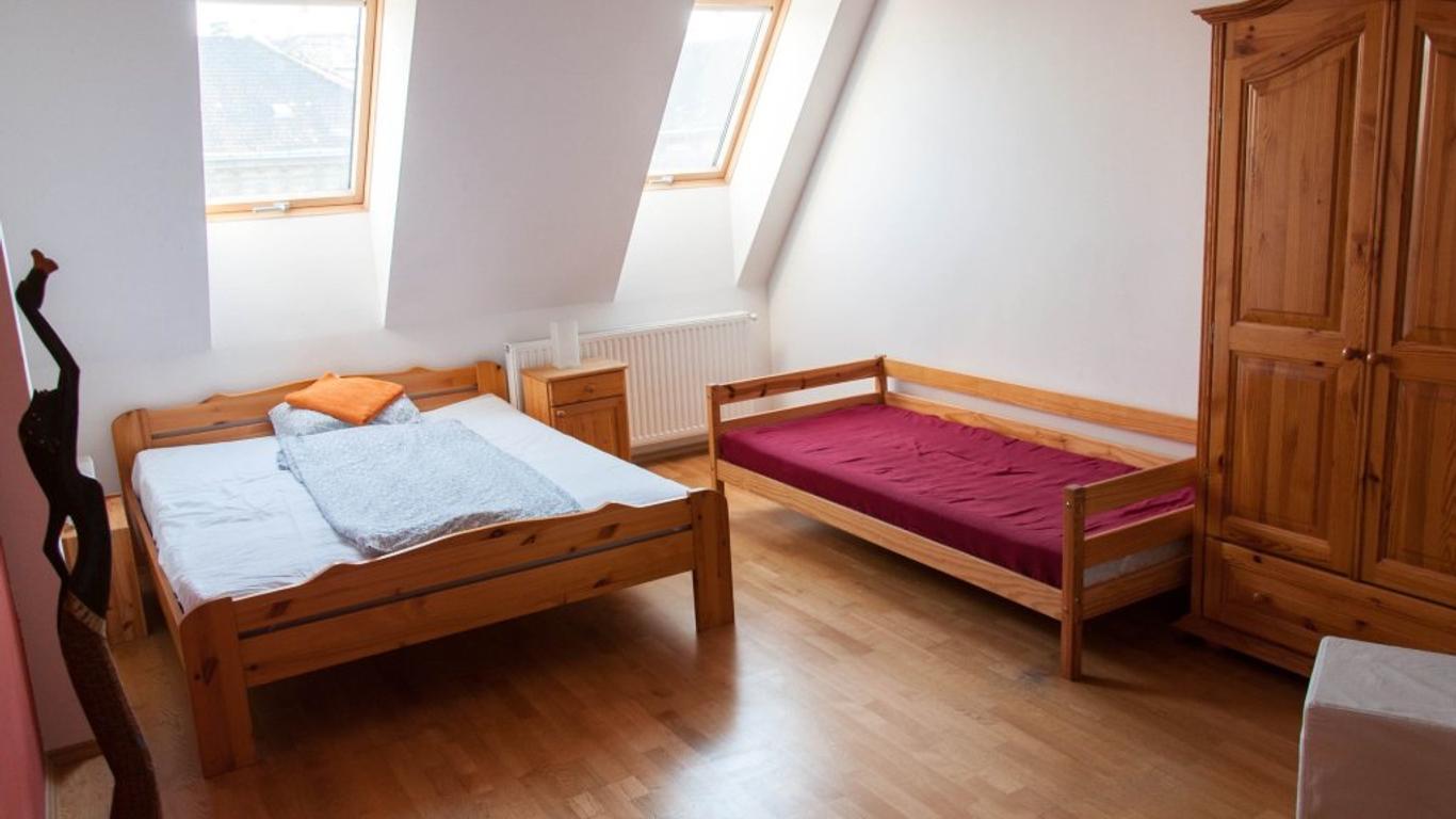 Bell Hostel And Guesthouse