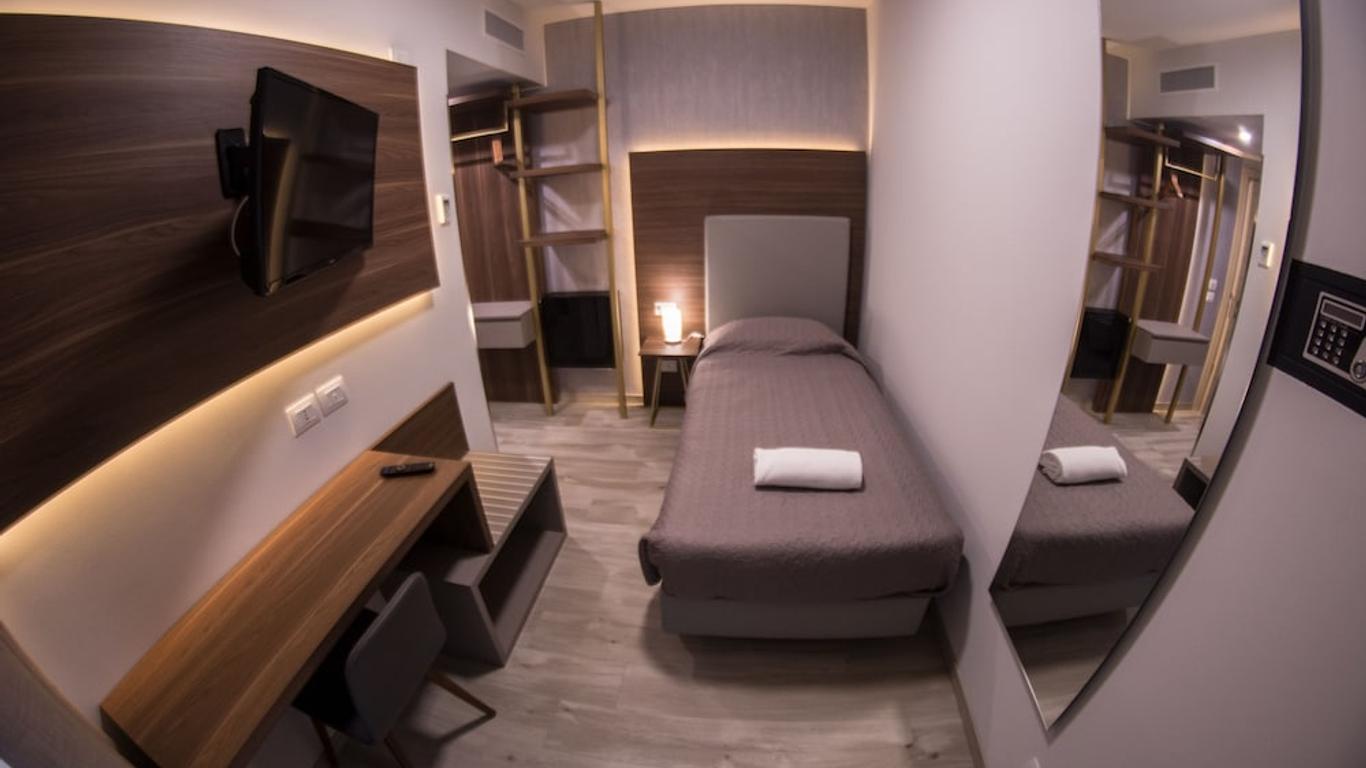 8room Hotel