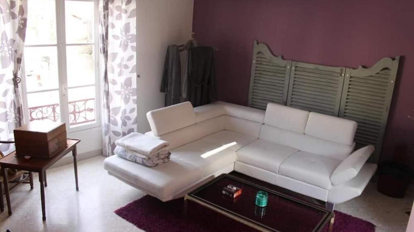Chambres et table d'hôtes, maisonnettes individuelles dans propriété privée