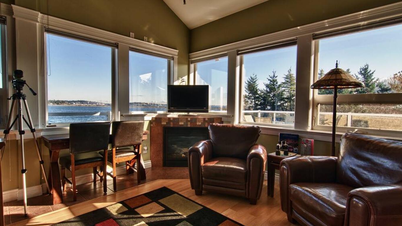 Birds of a Feather Victoria Oceanfront Studio Suites
