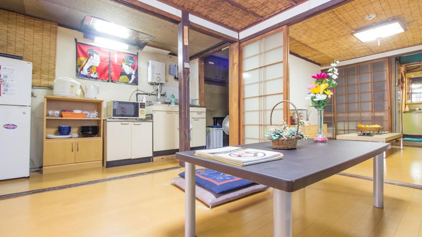 Gojo Paradiso homes restaurant and bar - Hostel