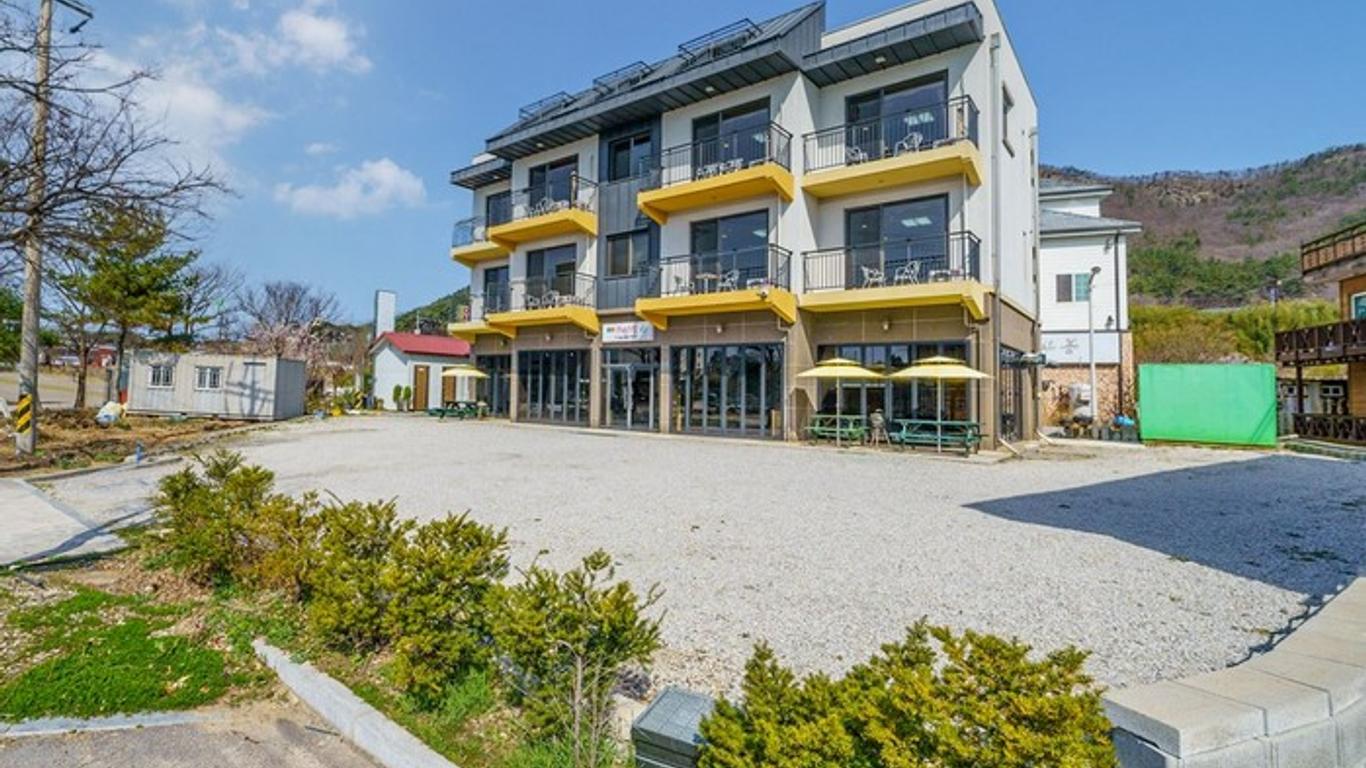 Mohang Crystal Pension
