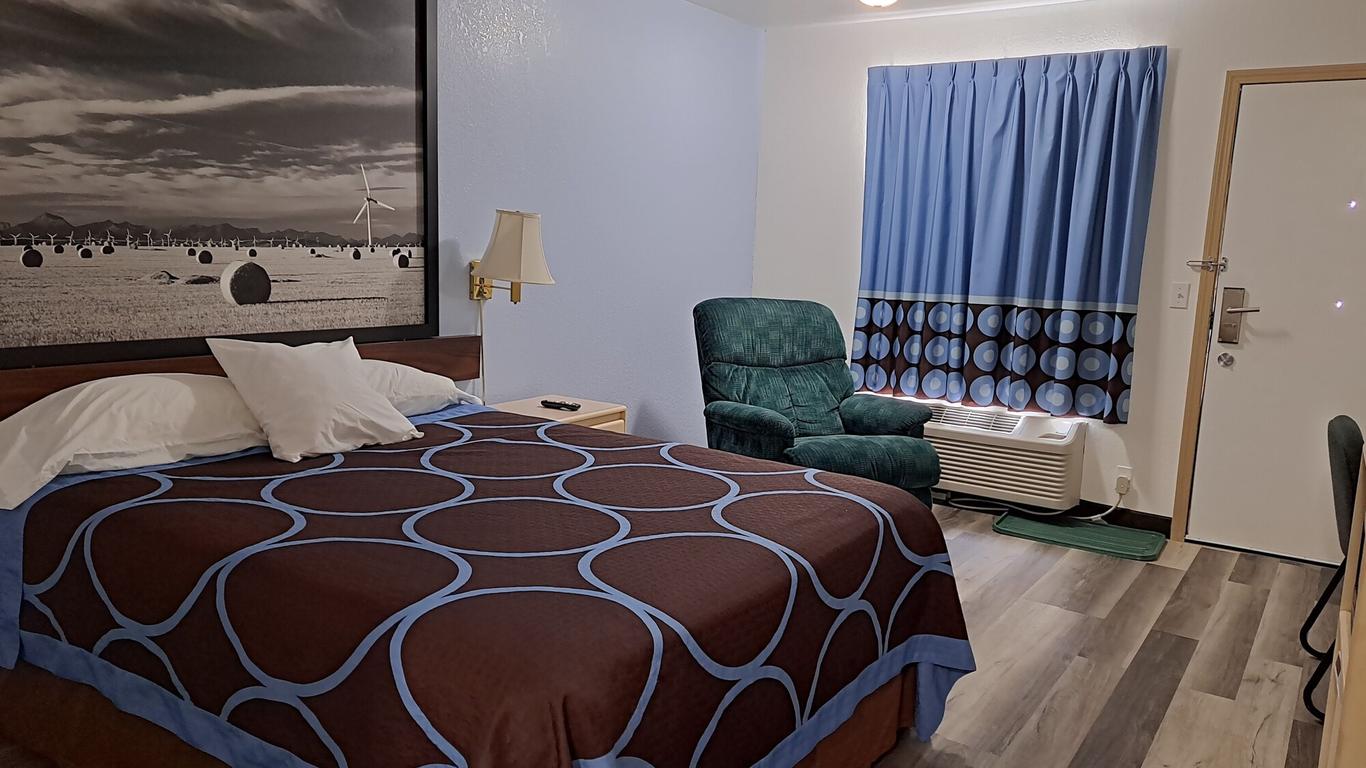 Super 8 by Wyndham Three Hills AB