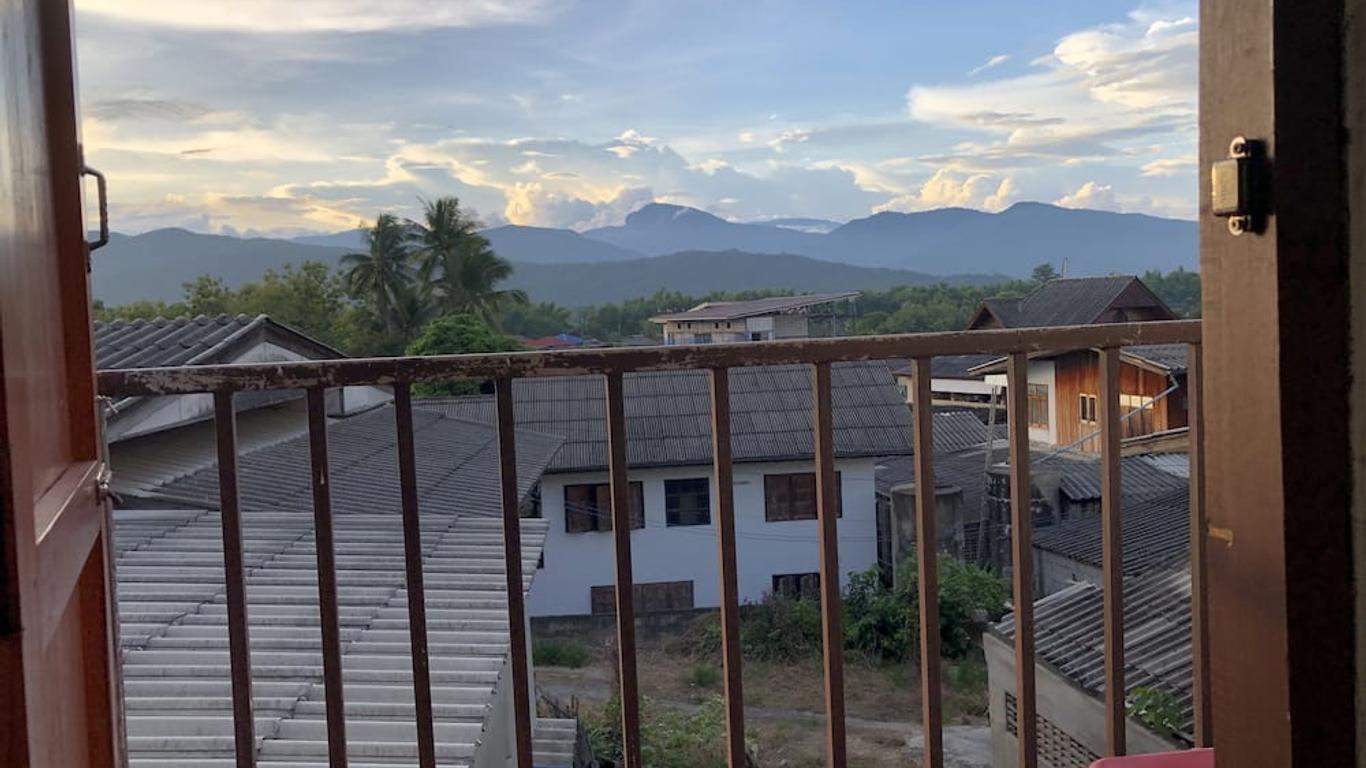 Sandee Place Chomthong