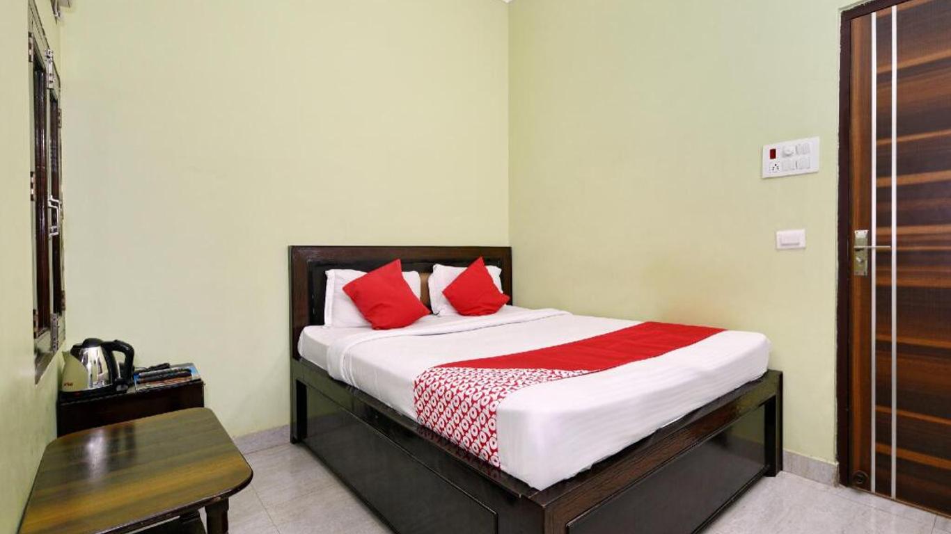 OYO 11480 Hotel Blue Star