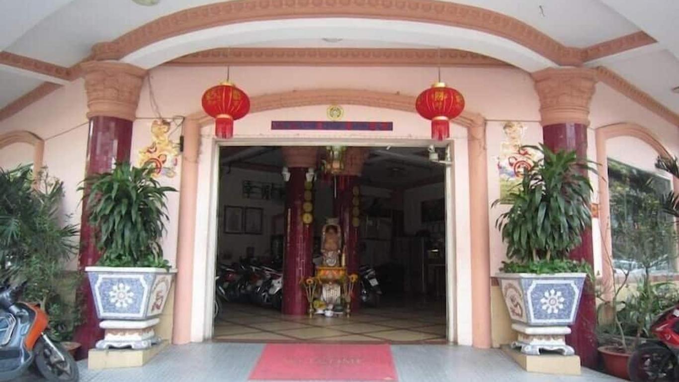 Hanh Long 2 by Bay Hotel